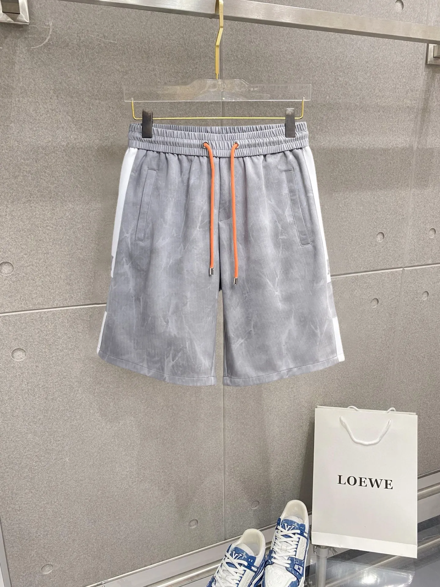 Hermès three-standard complete 2026 summer New Arrival men's casual shorts, advanced custom-made Breathable fabric, Breathable fabric, extremely stretchy and comfortable, impeccable details, top-grade accessories, original logo design concept, delicate and soft feel! The upper body fit is awesome! Size: M-XXXL Please state your height and weight when ordering